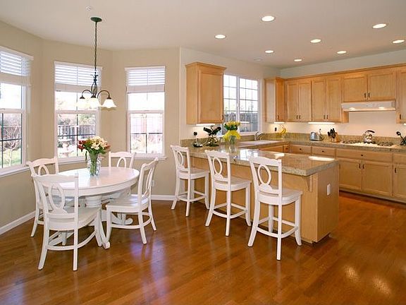 Kitchen & Breakfast nook