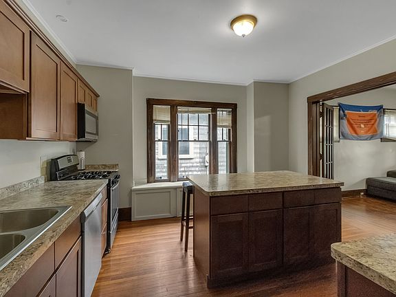 4th image of 160 Winspear Ave