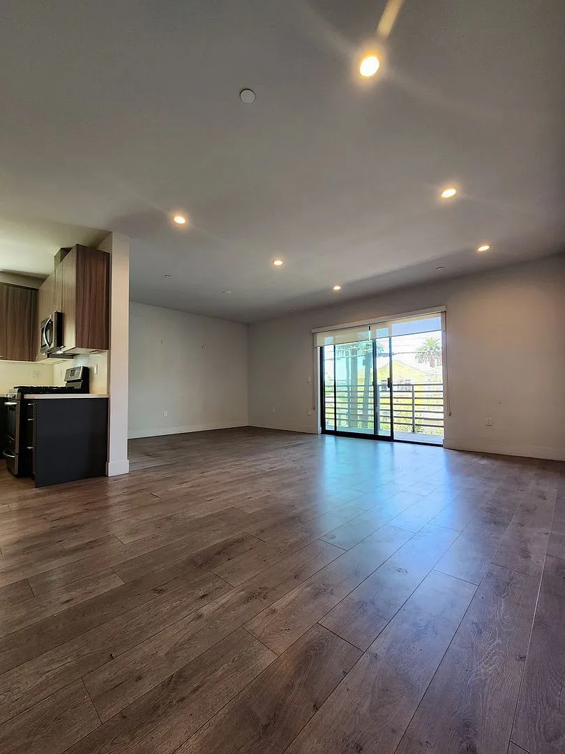 2 bed, 2.0 bath, 1100 sqft, $3,795 — Photo 1