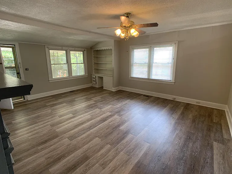 904 Neil St — Photo 3
