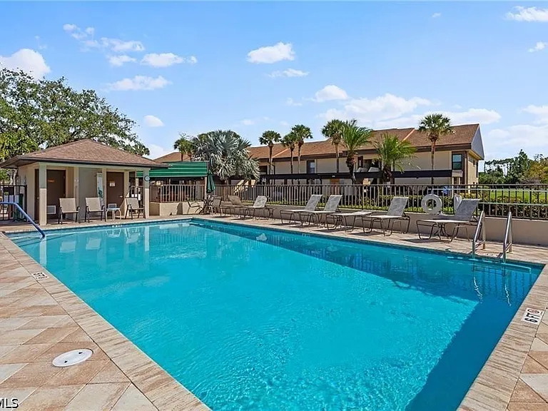 5890 Trailwinds Dr #522 — Photo 30