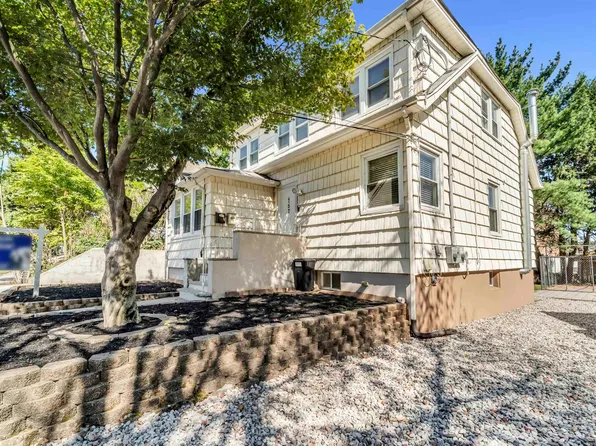 757 Ray Ave, Ridgefield, NJ 07657