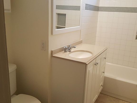 3rd image of 606 Brightwood Pl