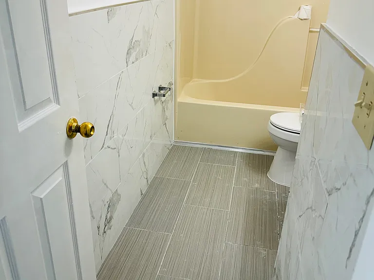 1675 Park Lawn Dr — Photo 2