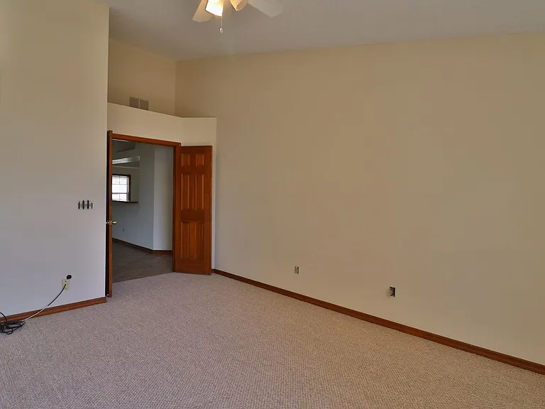 1088 Tivoli Dr — Photo 5