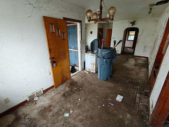 5th image of 238 N Indiana St