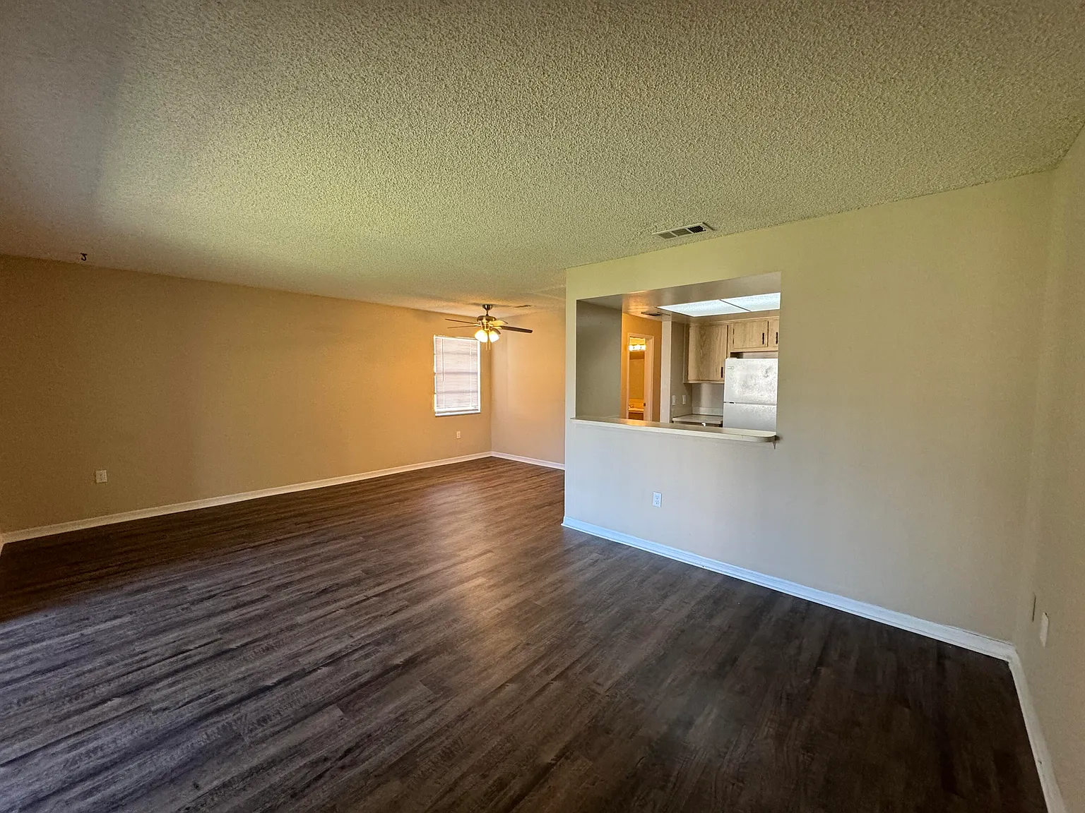 1 bed, 1.0 bath, 733 sqft, $1,250 — Photo 3
