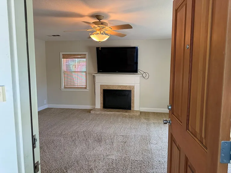 261 Gregory Ln — Photo 7