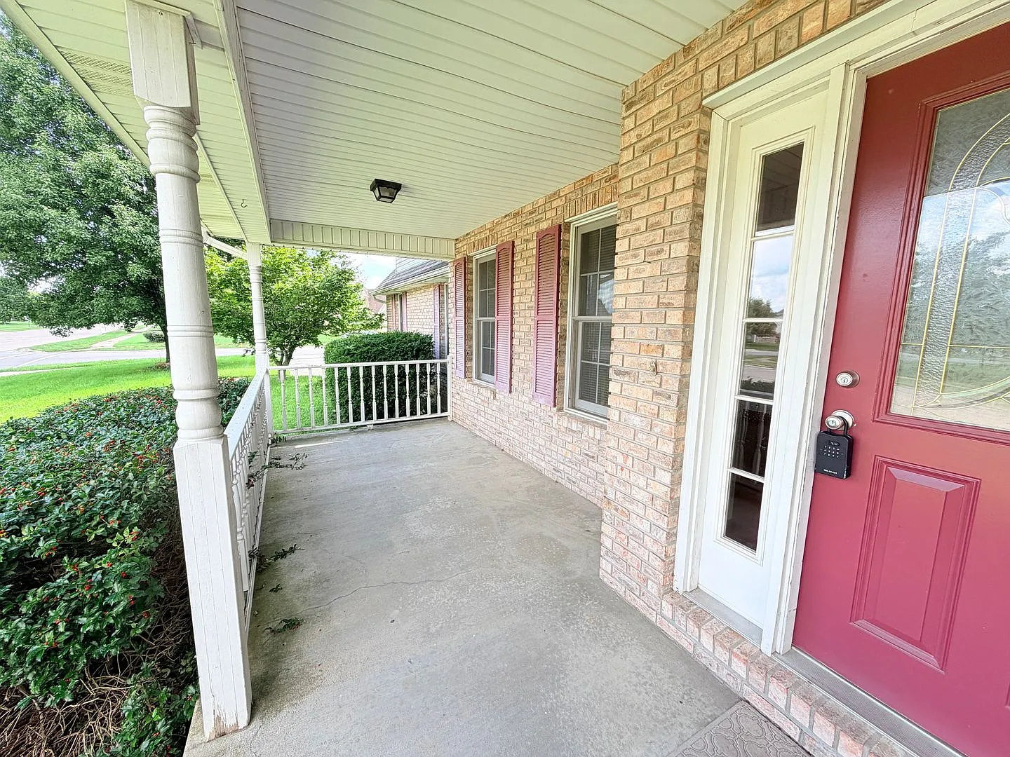 Now Showing: 5 Bedroom / 3.5 Bathroom Home Located At 2047 Parkside Dr. In Columbus, In — Photo 4