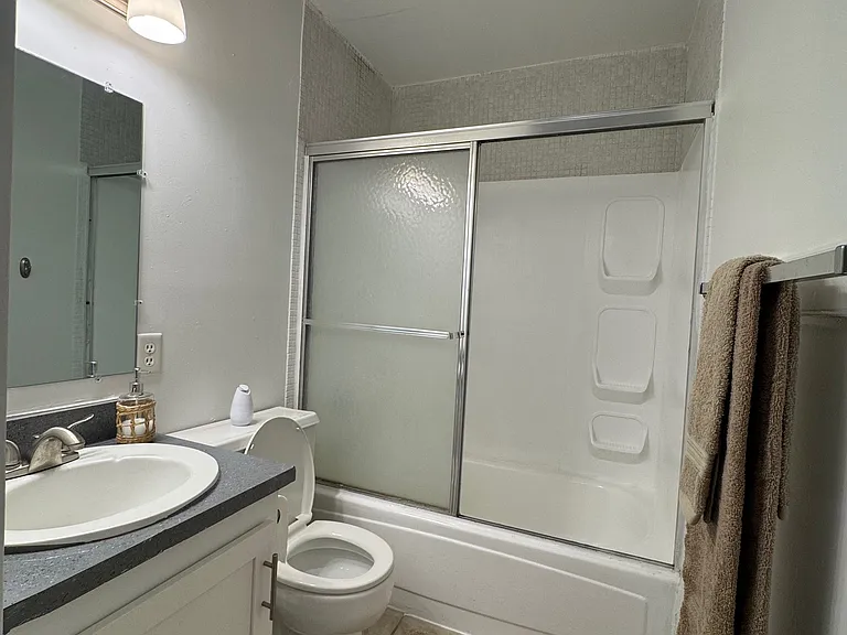 Executive House Apartments — Photo 14