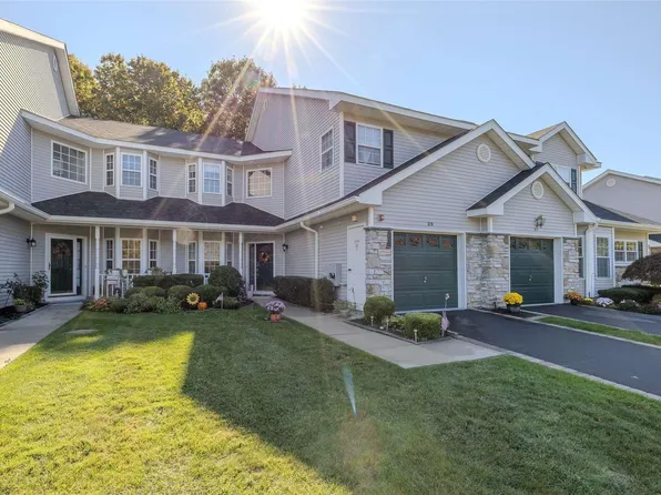 29 Willow Wood Drive #29, East Setauket, NY 11733