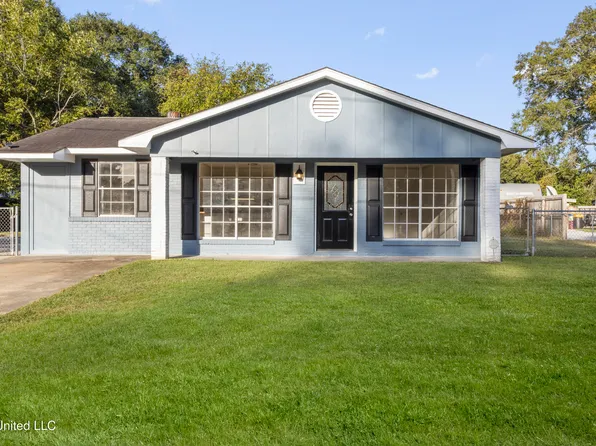 288 McCool St, Ocean Springs, MS 39564