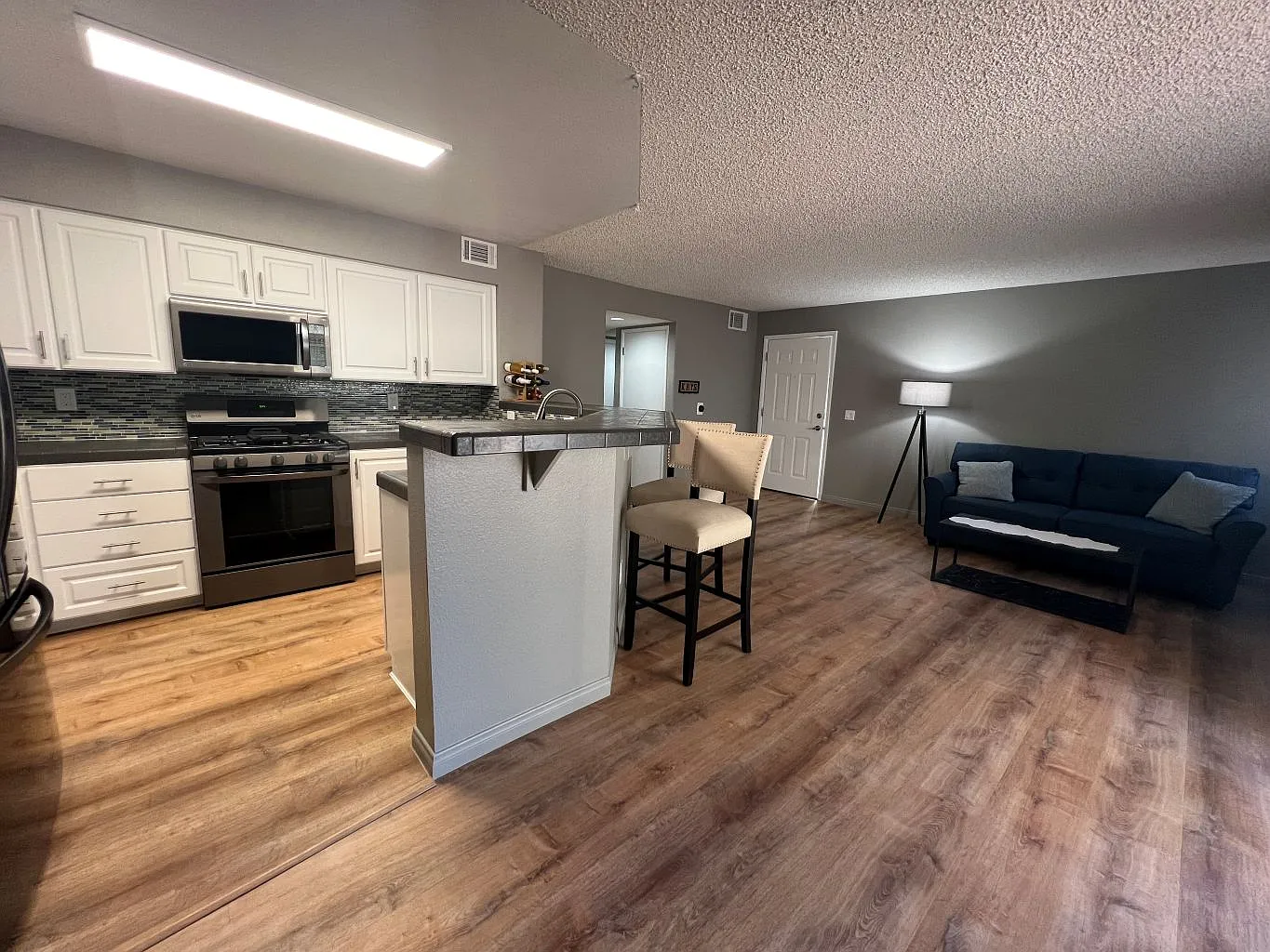 2 bed, 1168 sqft, $1,900 — Photo 2