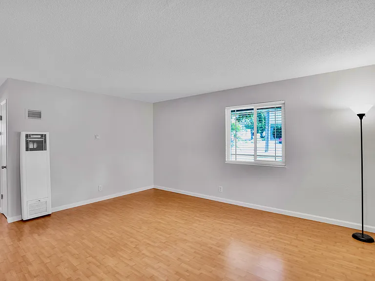 945 Kearney St #1 — Photo 12