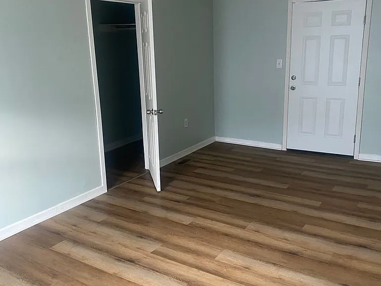 933 Roosevelt Blvd — Photo 10