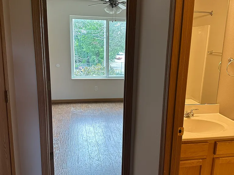 223 N Clinton St #4 — Photo 15