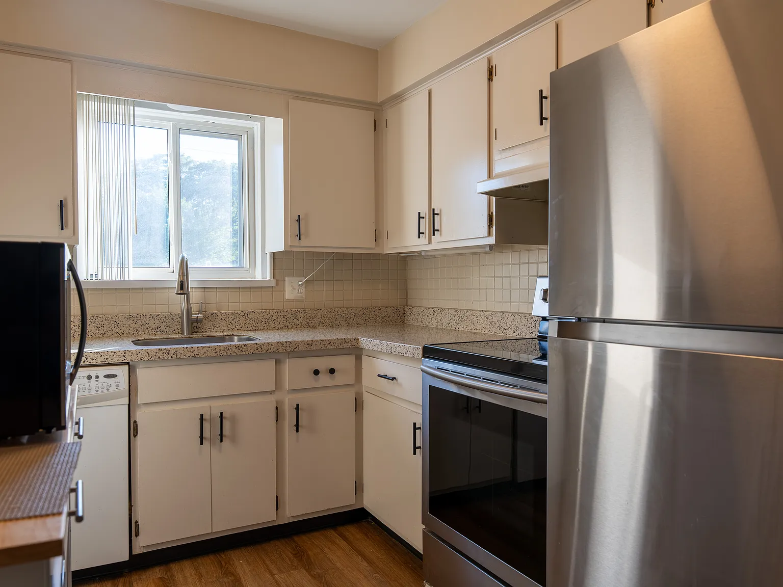 2 bed, 900 sqft, $1,650 — Photo 3