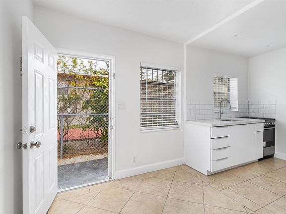 4th image of 550 NE 68th St #550