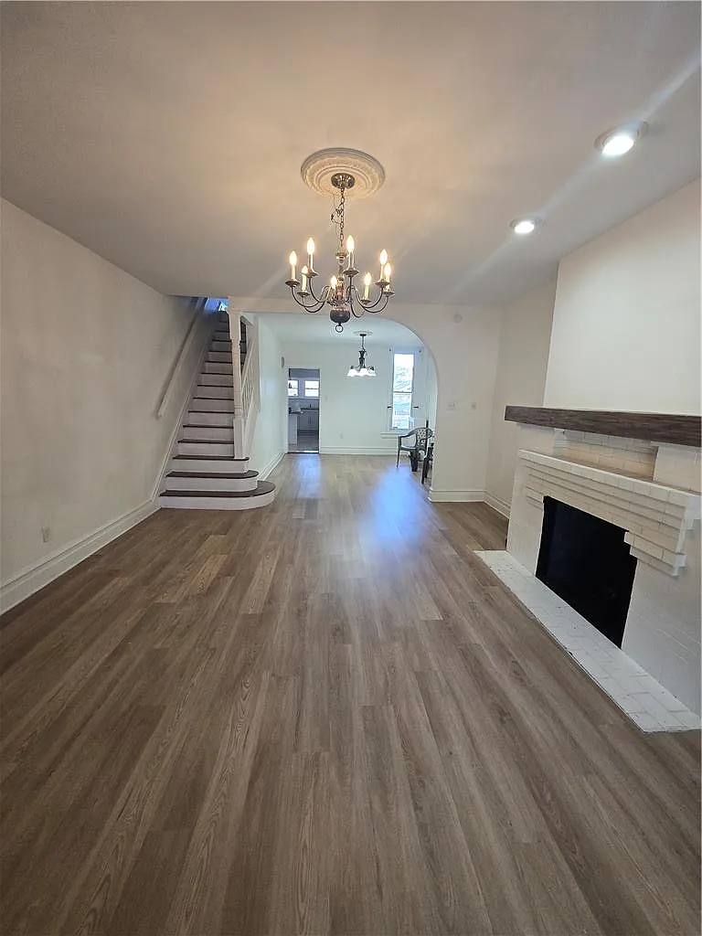 3 bed, 1273 sqft, $2,300 — Photo 3