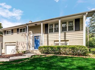 2S210 Ivy Ln, Lombard, IL 60148