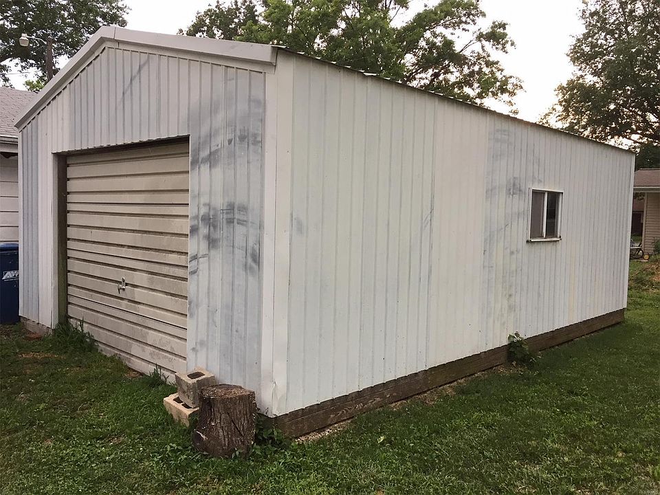 1st image of 5 Lakeview Dr