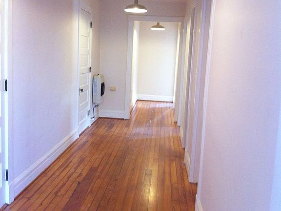 5th image of 210 Woodland Ave APT 1