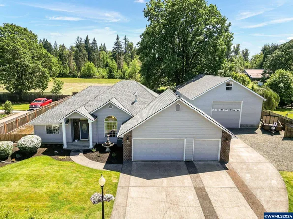 1572 E Burnett St, Stayton, OR 97383