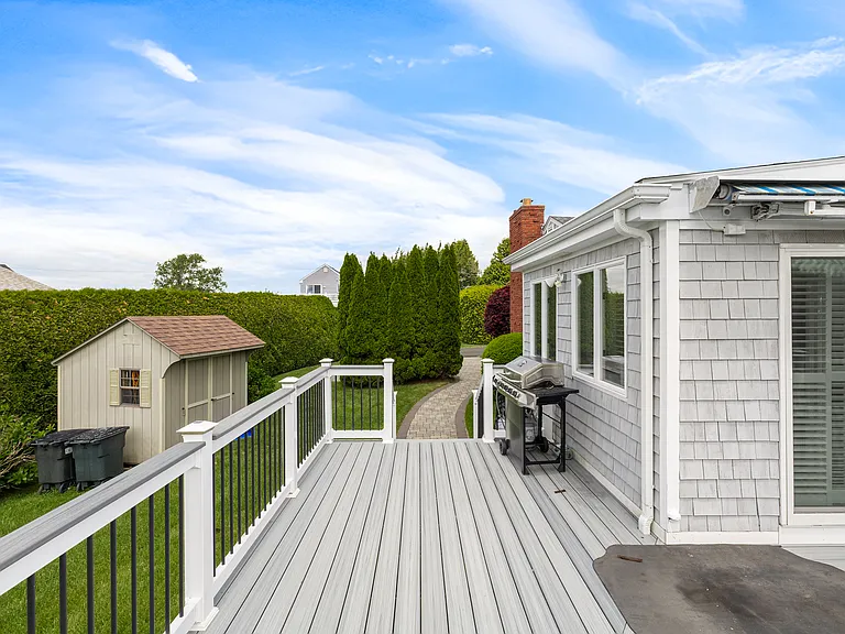 35 Willow Ave — Photo 14
