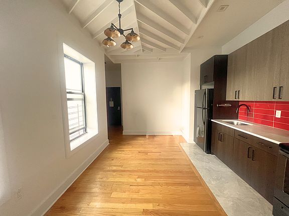 4th image of 930 De Kalb Ave #306
