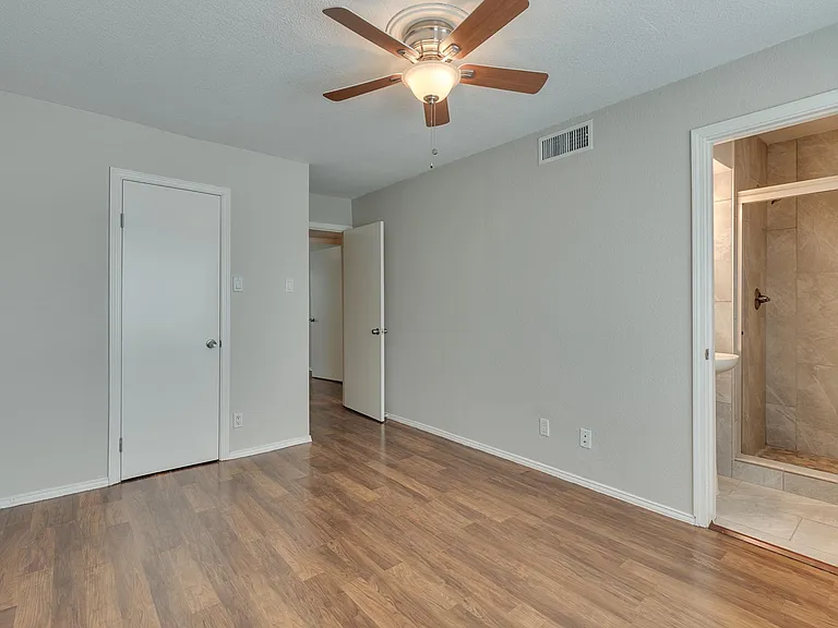 4525 Gilbert Ave #207 — Photo 21