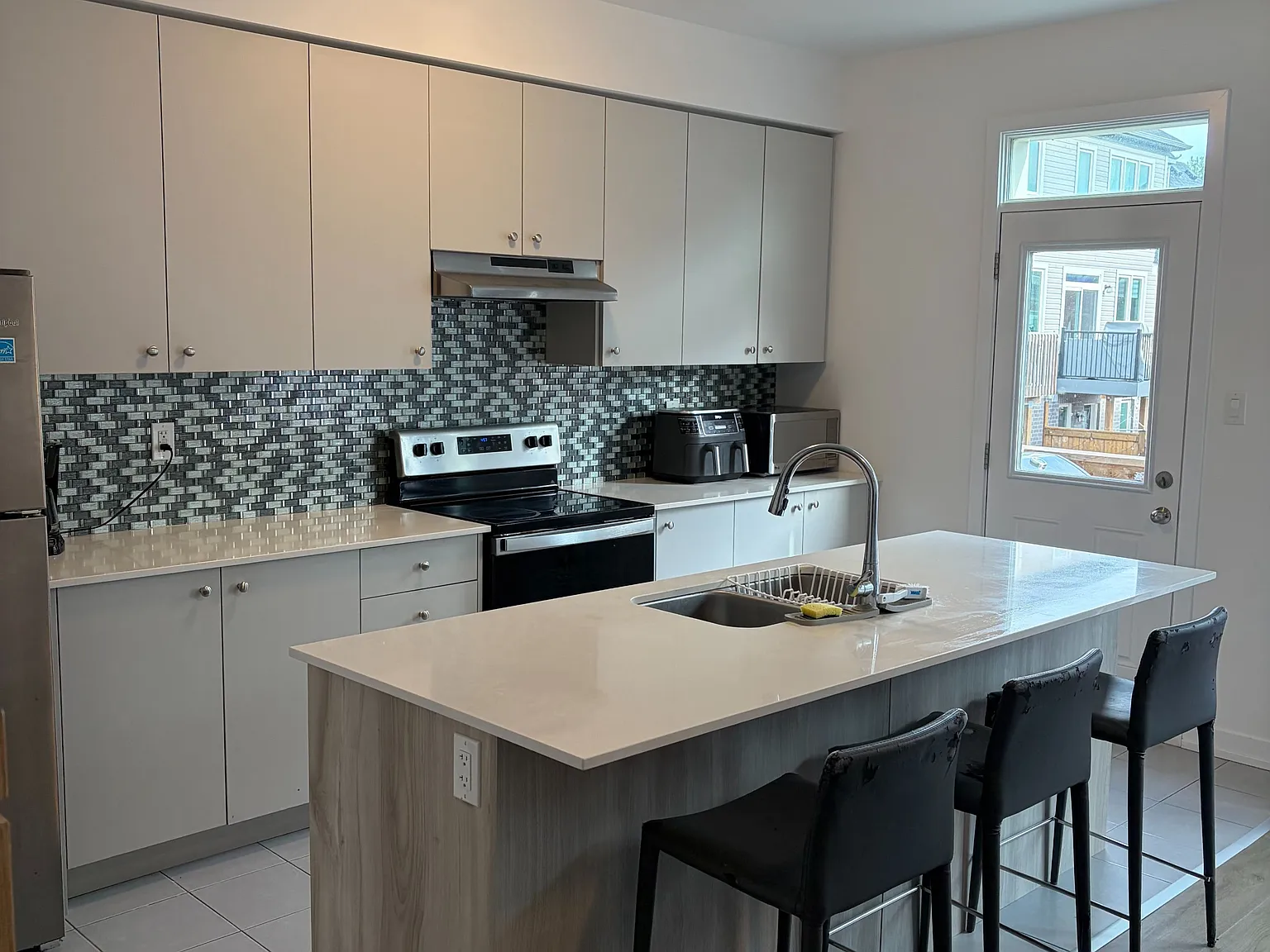 4 bed, $3,100 — Photo 4