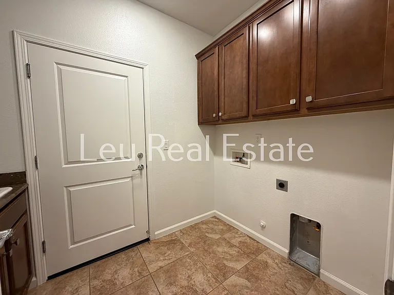 7424 Foxburgh Ct — Photo 16