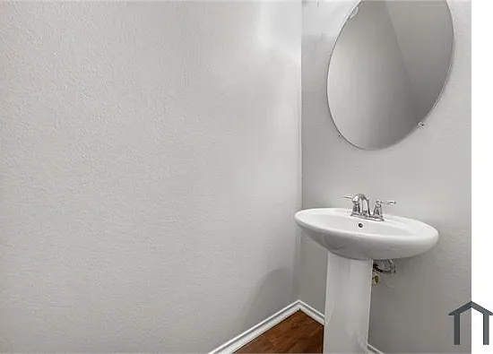 4 bed, 2626 sqft, $3,200 — Photo 4