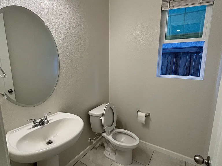 679 W Crocker Ln — Photo 35