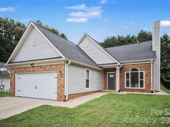 8500 Woodhill Manor Ct, Charlotte, NC 28215