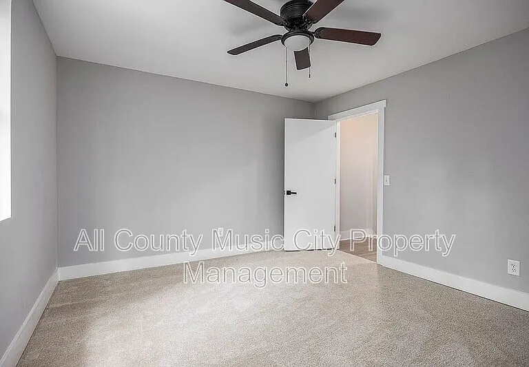 1907 S Lyle Ln — Photo 12