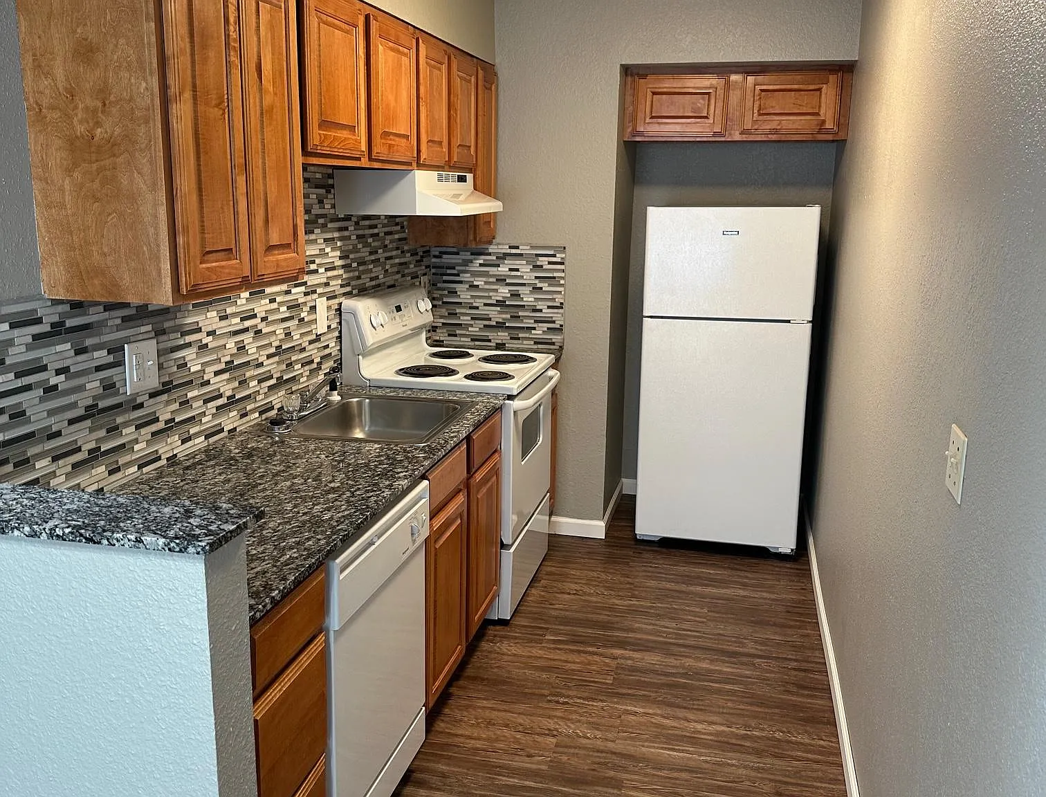 2 bed, 900 sqft, $1,000 — Photo 4