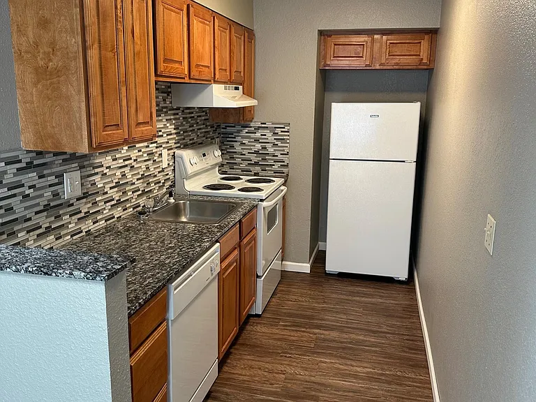 1932 E Lindsey St #127 — Photo 4