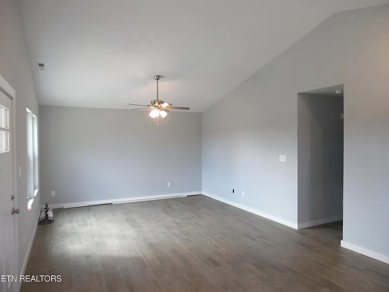 3615 Lyle Ave — Photo 8