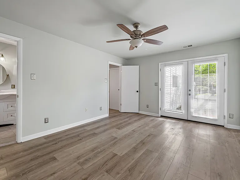 530 Highland Dr — Photo 12
