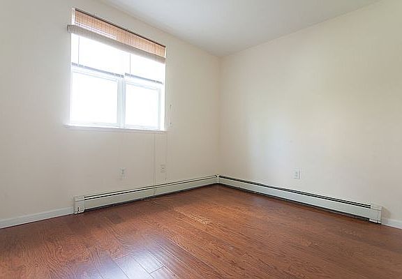 5th image of 1352 De Kalb Ave #8