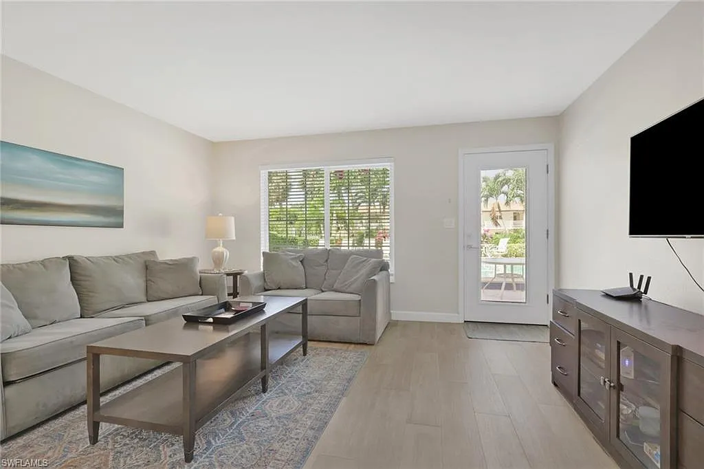 2 bed, 2.5 bath, 978 sqft, $12,000 — Photo 2