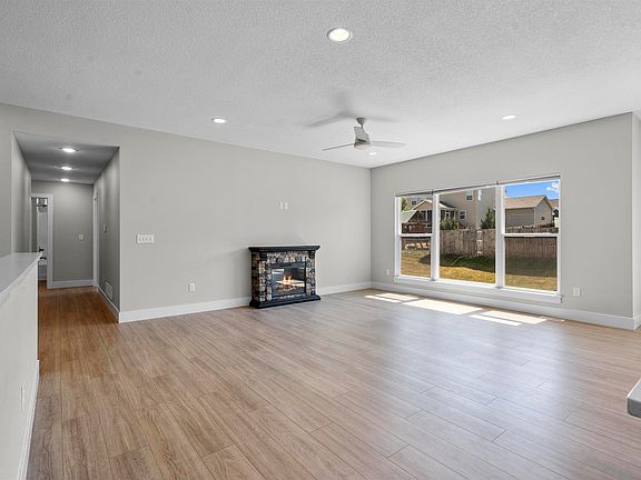 4th image of 2308 Vera Way