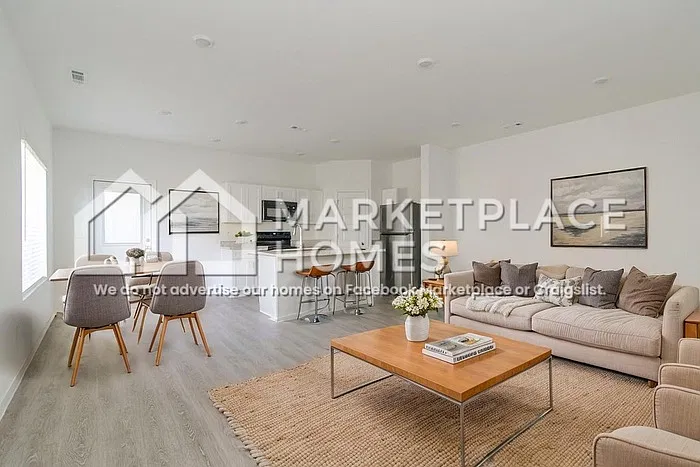 3 bed, 3.0 bath, 1430 sqft, $1,530 — Photo 4