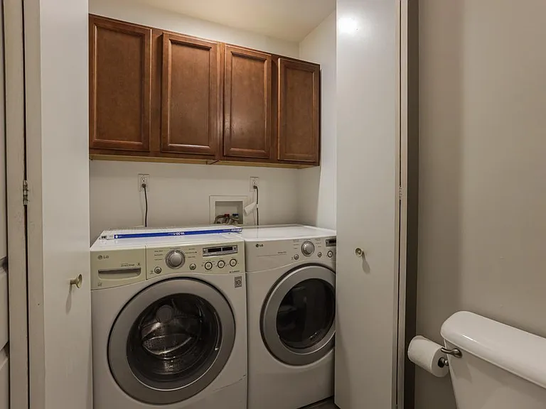 5907 Yarmouth Ave — Photo 16