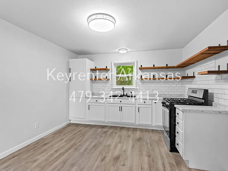 N College Duplex — Photo 10