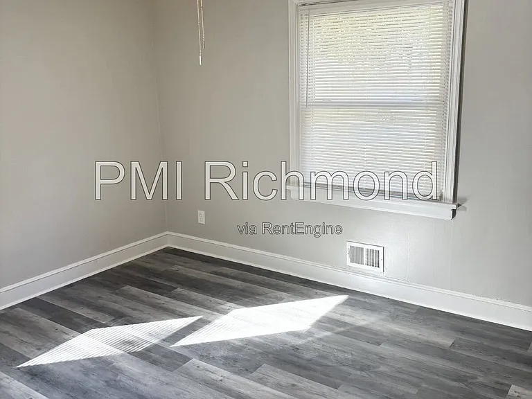 5231 Rockland Rd — Photo 5