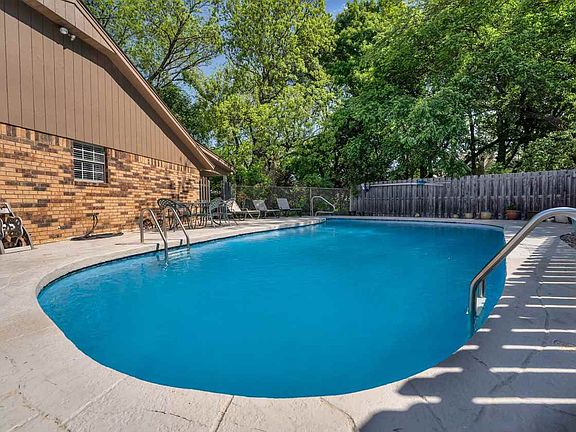 4th image of 2538 NE Heritage Creek Dr