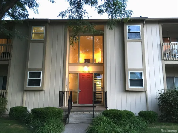 27860 Berrywood Ln Unit 23, Farmington Hills, MI 48334