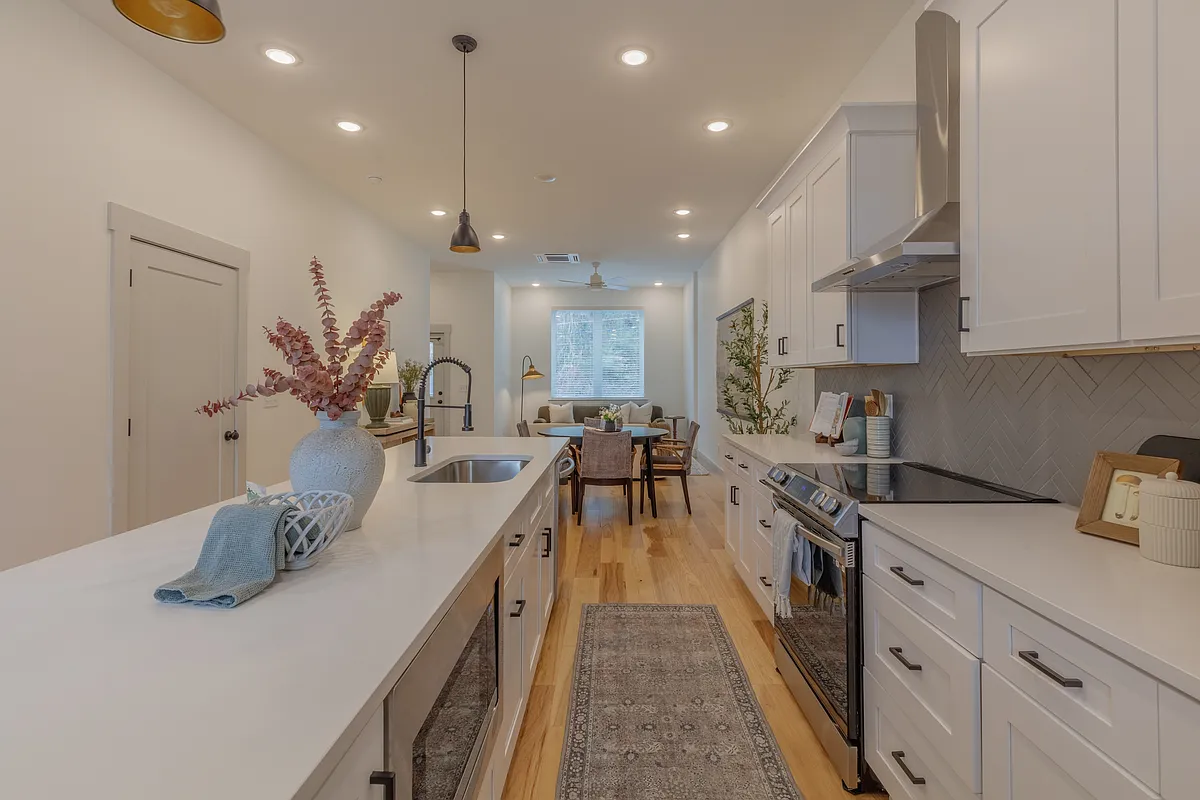 Building Photo - 899 Cherokee Blvd #113-B